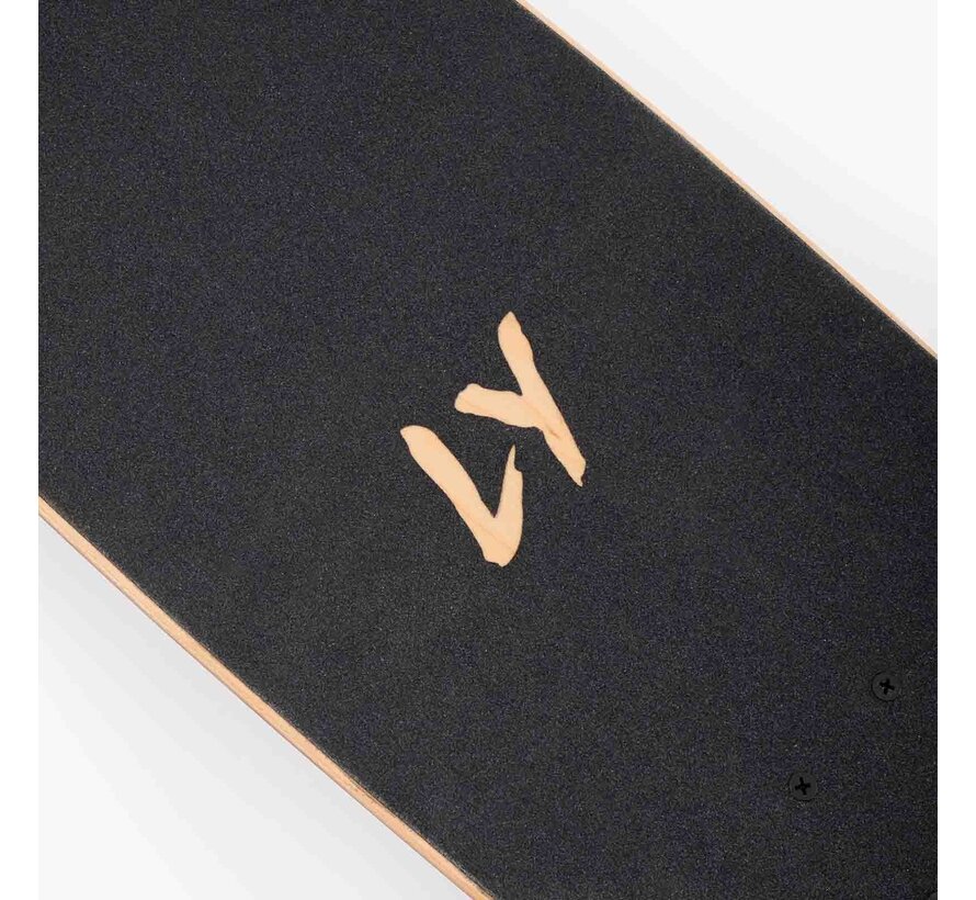 Landyachtz Tugboat Atmosphere Cruiser Longboard de 30 pulgadas: un crucero compacto y maniobrable para uso diario.