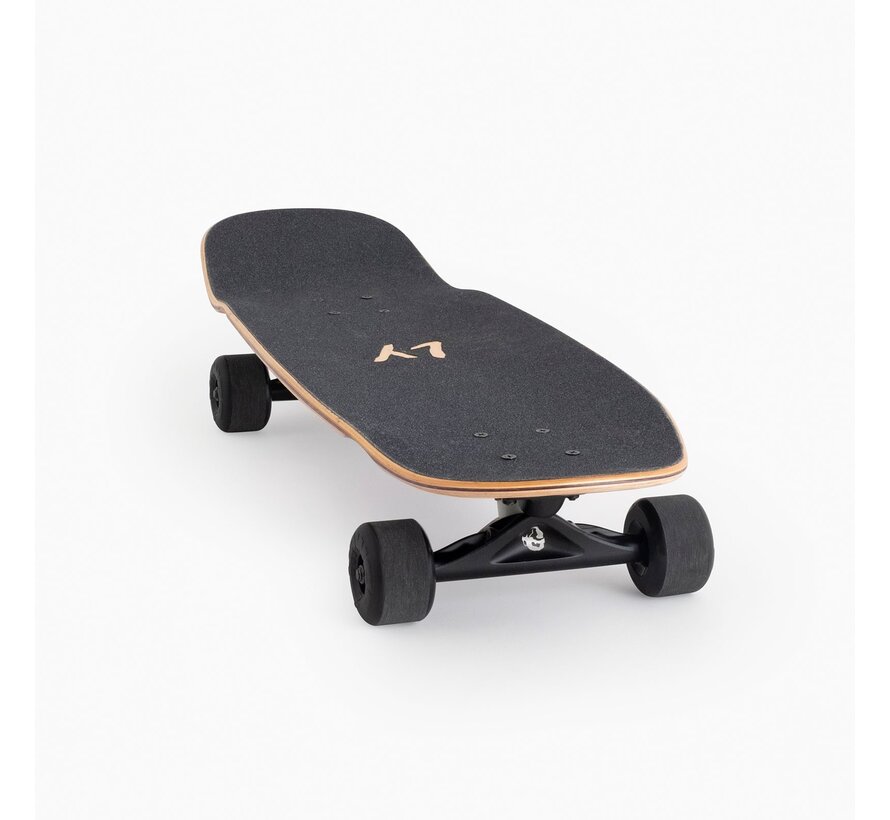 Landyachtz Tugboat Atmosphere Cruiser Longboard de 30 pulgadas: un crucero compacto y maniobrable para uso diario.