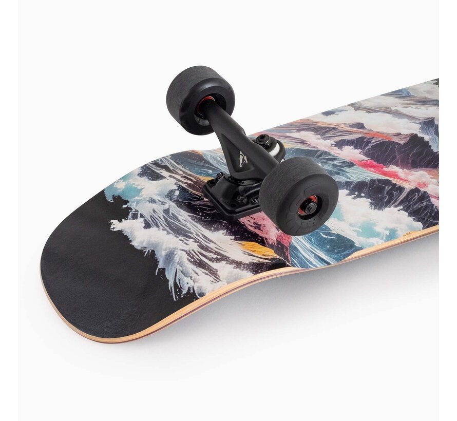 Landyachtz Tugboat Atmosphere Cruiser Longboard de 30 pulgadas: un crucero compacto y maniobrable para uso diario.