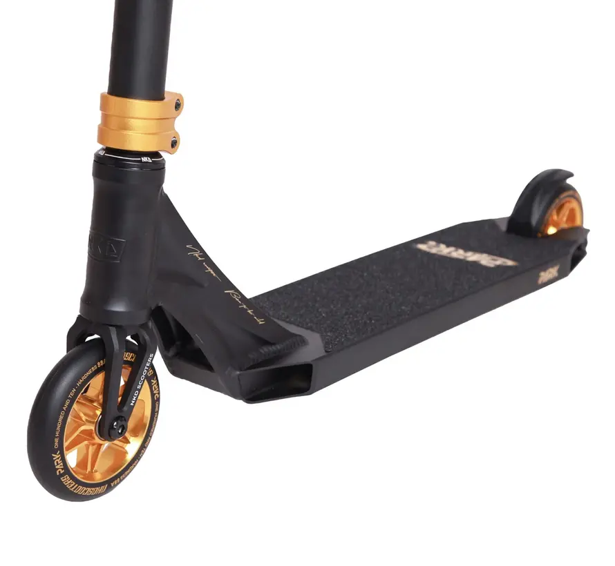 NKD Park Stuntstep – Léger, solide et parfait pour les figures de skate park