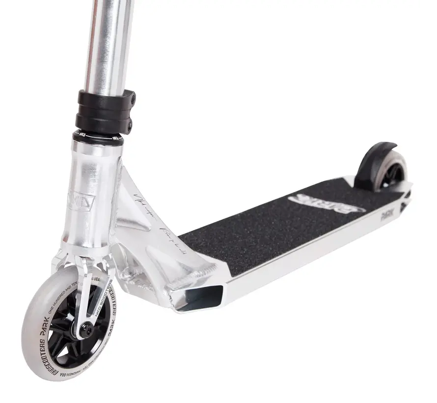 NKD Park Stuntstep – Lightweight, strong and perfect for skate park tricks