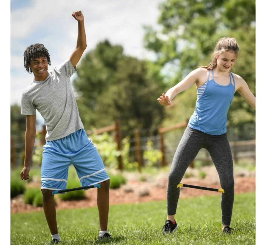 4FUN Wacky Race Obstacle Course Set – Family race with 6 playful challenges including hop-sack and water helmet