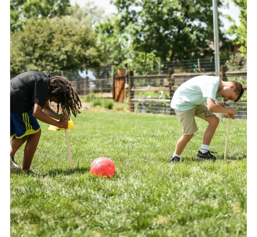 4FUN Wacky Race Obstacle Course Set – Family race with 6 playful challenges including hop-sack and water helmet