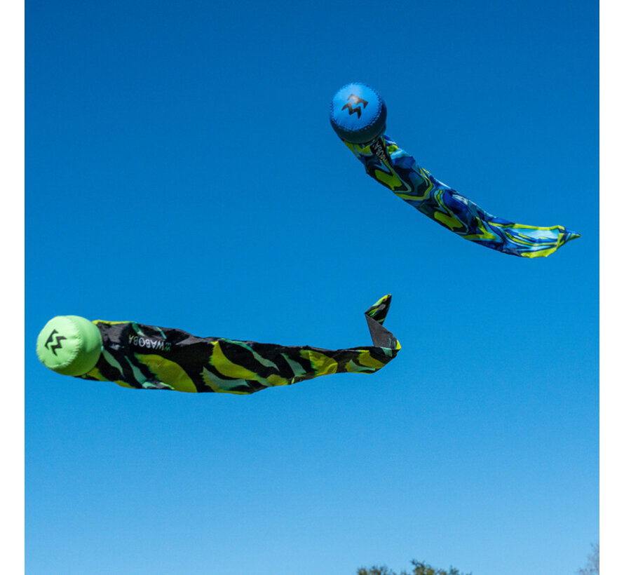 Waboba Tailball: lanza y atrapa con una pelota de PU suave y una cola colorida de 80 cm de largo.