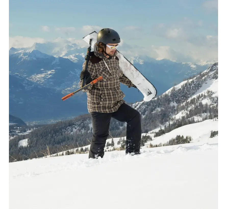 NKD Snow Stunt Scooter Black Orange 86 cm – Sturdy snow scooter with 360° rotation. Winter fun!
