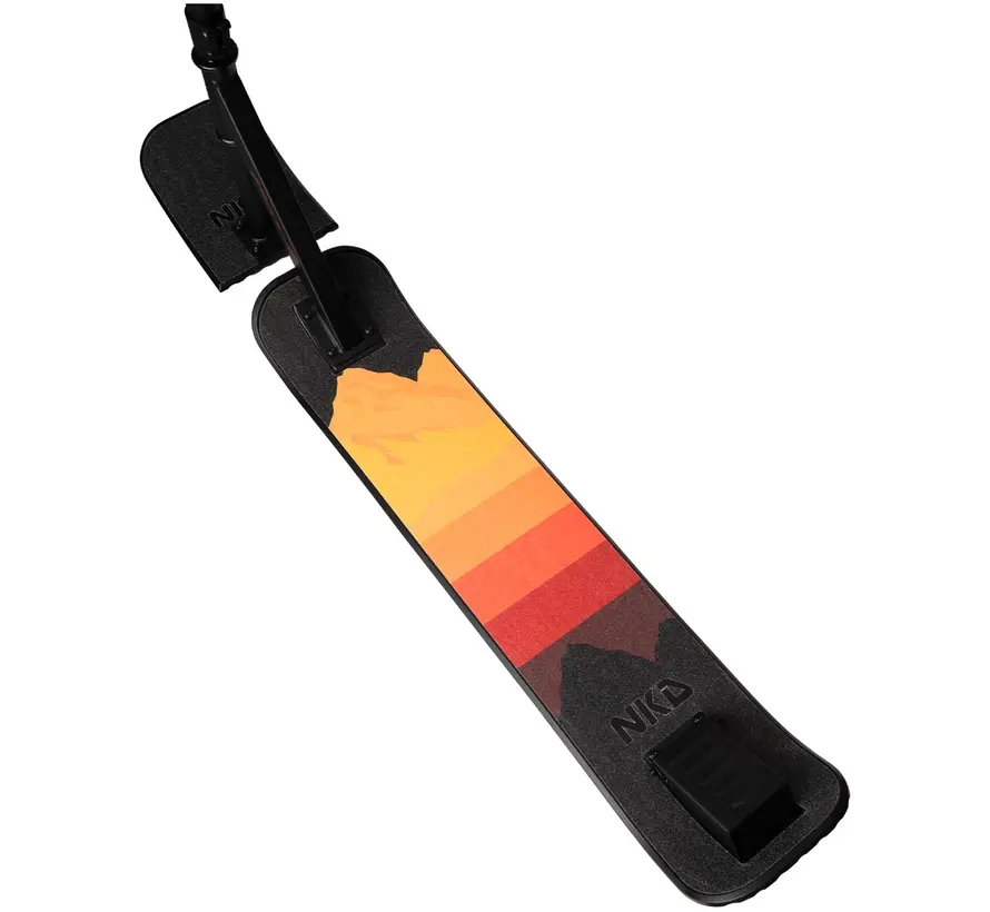 NKD Snow Stuntstep Black Orange 86 cm – Stevige Snow-Scooter met 360° Rotatie. Winterfun!