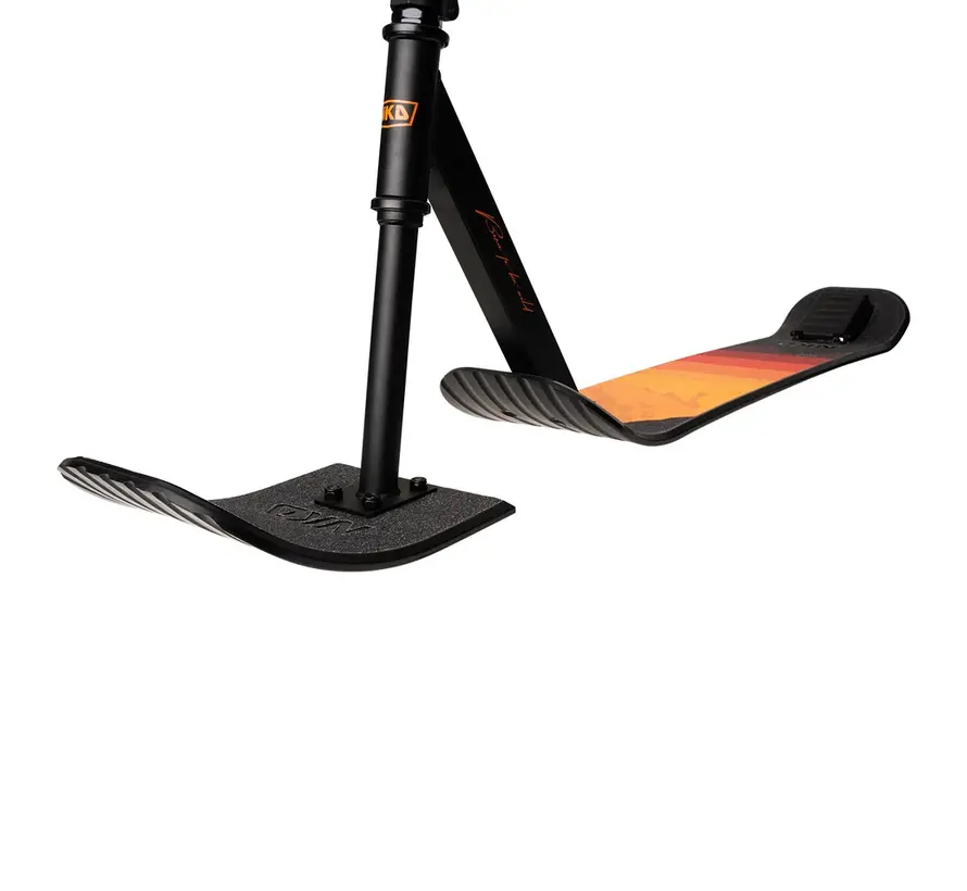 NKD Snow Stunt Scooter Black Orange 86 cm – Sturdy snow scooter with 360° rotation. Winter fun!