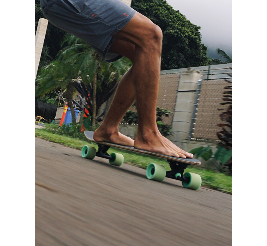 Globe Spearpoint Longboard 40″ – Bamboo/Xeric Drop-Through Directional Cruiser