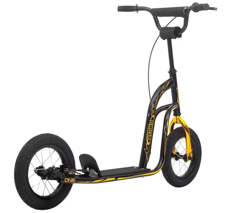 Story One Air Airstep with large wheels. Black/Gold