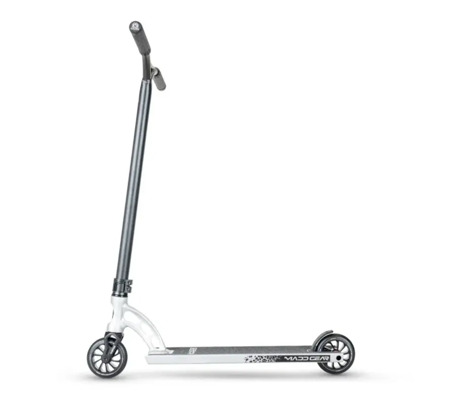 MGP MGO 550 Stuntstep Silver Dust Aluminium Deck 52 cm × 14 cm, 110 mm Wielen & ABEC 11 Lagers