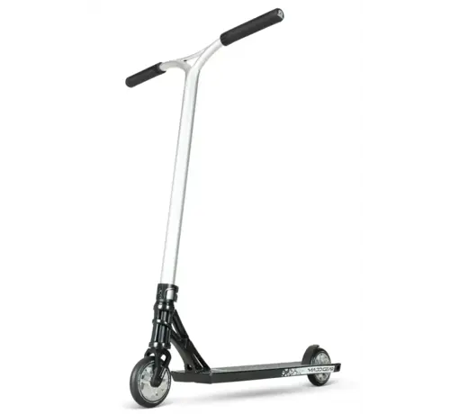MGP MGP MGX 550 Stuntstep Jet Black Aluminium Deck 52 x 14 cm, 110 mm Wielen, ABEC 11 Lagers en IHC Compressie