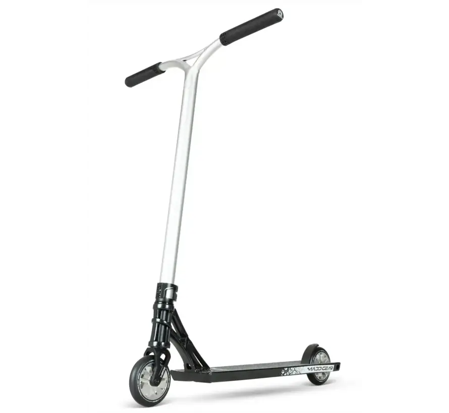 Patinete acrobático MGP MGX 550 Jet Black, base de aluminio de 52 x 14 cm, ruedas de 110 mm, rodamientos ABEC 11 y sistema de compresión IHC