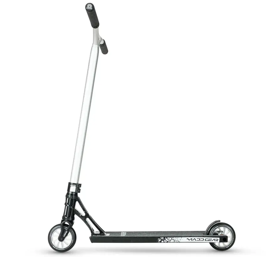 Patinete acrobático MGP MGX 550 Jet Black, base de aluminio de 52 x 14 cm, ruedas de 110 mm, rodamientos ABEC 11 y sistema de compresión IHC