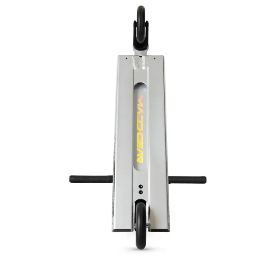 Hulajnoga wyczynowa MGP MGX 550 z aluminiowym podestem Silver Dust o wymiarach 52 x 14 cm, kołami 110 mm, łożyskami ABEC 11 i kompresją IHC