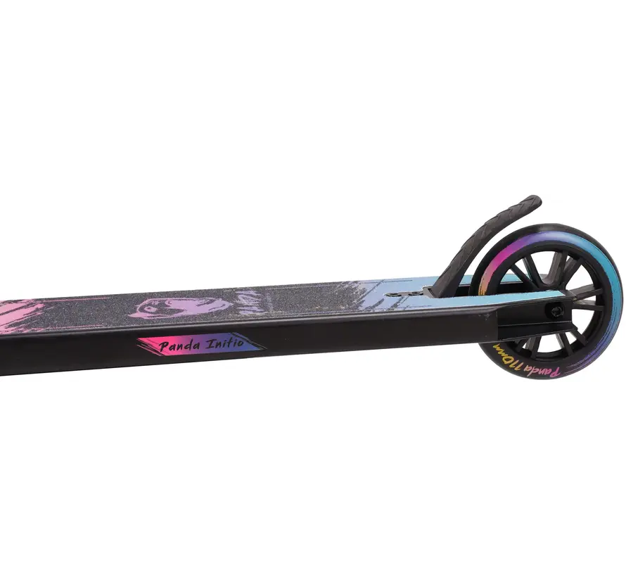 Trottinette freestyle Panda Initio v2 Black Rainbow, modèle d'entrée de gamme robuste et léger, avec roues de 110 mm, guidon en T en acier et compression IHC