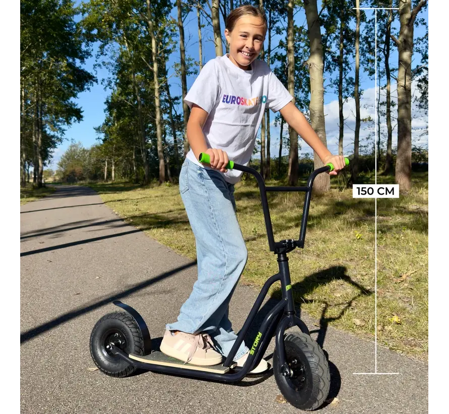 Scooter urbain Story Urban Chopper Step, élégant et doté d'un large guidon et d'une position de conduite confortable.