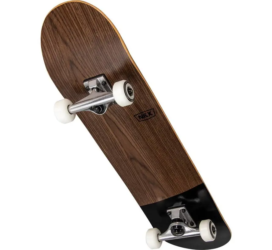 Skateboard complet NKX Progression noir 8 pouces avec plateau de 8 pouces.