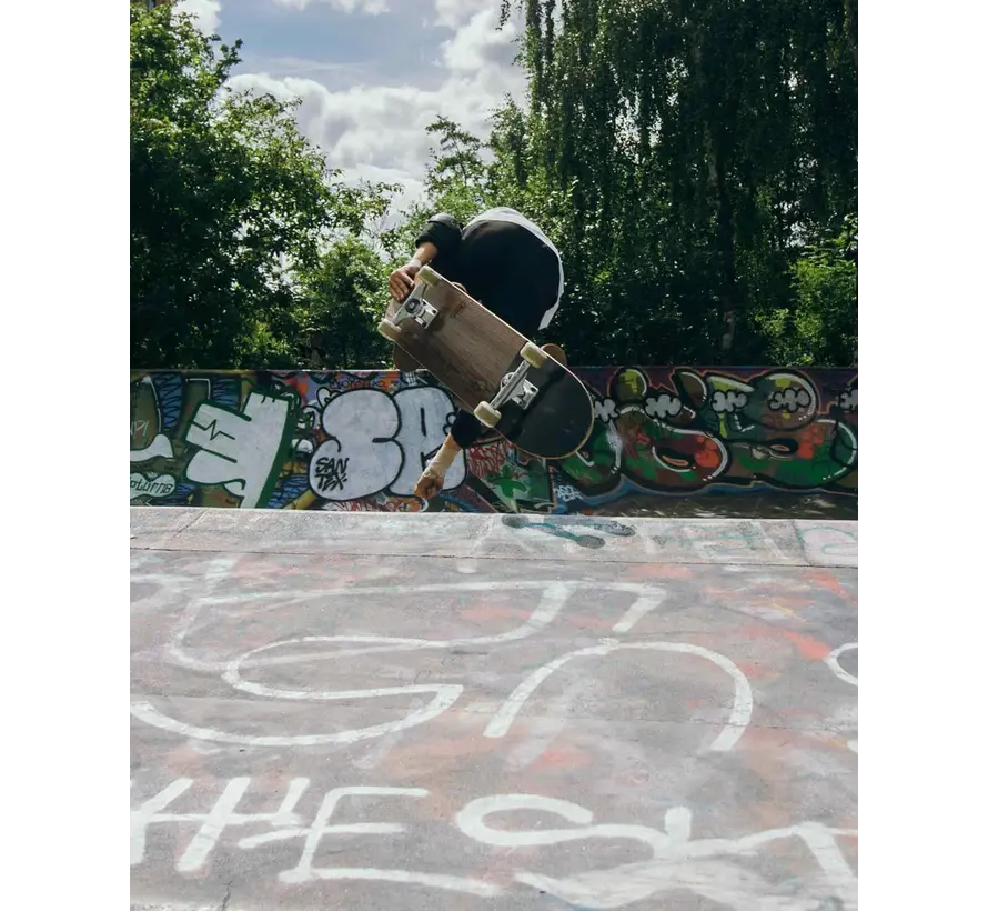 NKX Skateboard Progression Black 8,0 cala Kompletna deskorolka z deskorolką o rozmiarze 8,0 cala