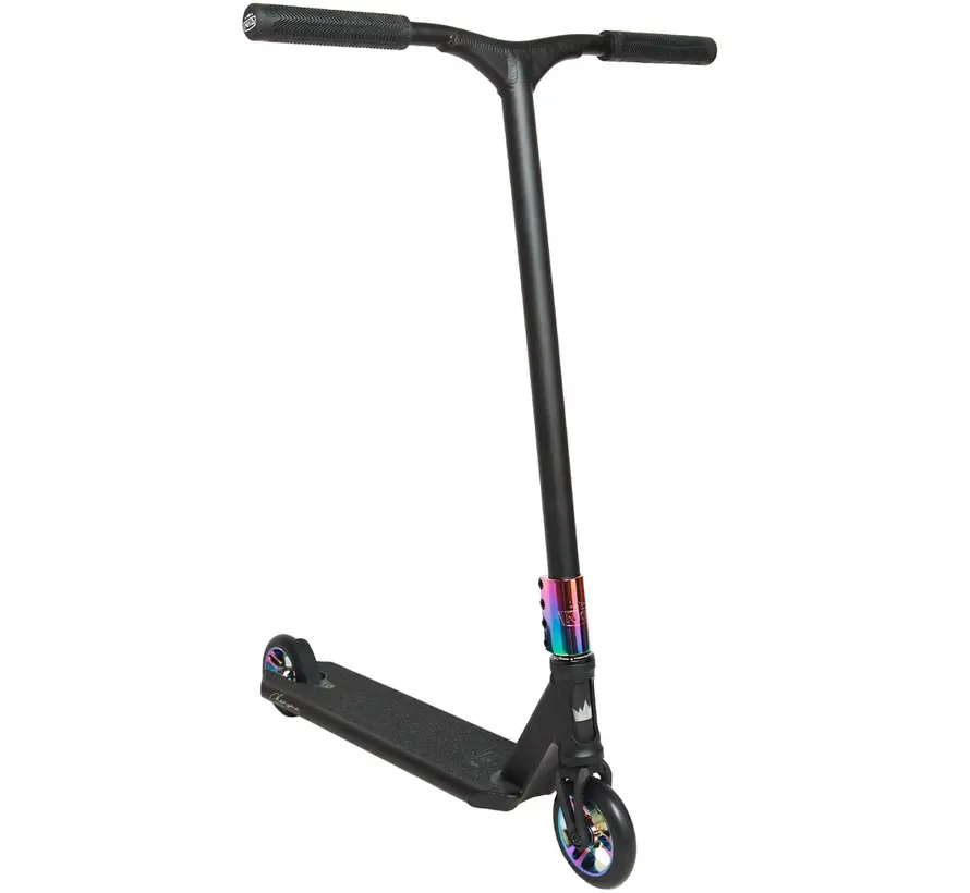 Trottinette freestyle NKD Rizz : légère, robuste et complète, idéale pour les débutants comme pour les riders confirmés. Roues de 110 mm et plateau en aluminium 6061-T6.