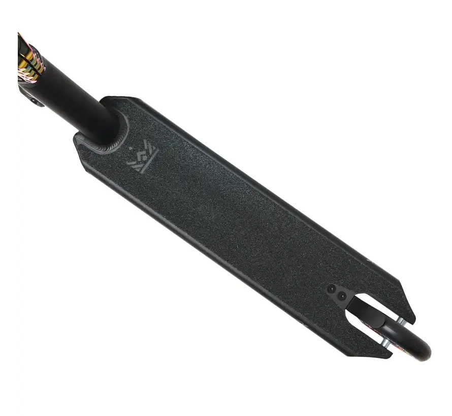 Trottinette freestyle NKD Rizz : légère, robuste et complète, idéale pour les débutants comme pour les riders confirmés. Roues de 110 mm et plateau en aluminium 6061-T6.