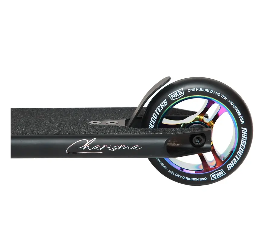 Patinete acrobático NKD Rizz: ligero, resistente y completo para principiantes y avanzados. Ruedas de 110 mm y base de aluminio 6061-T6.