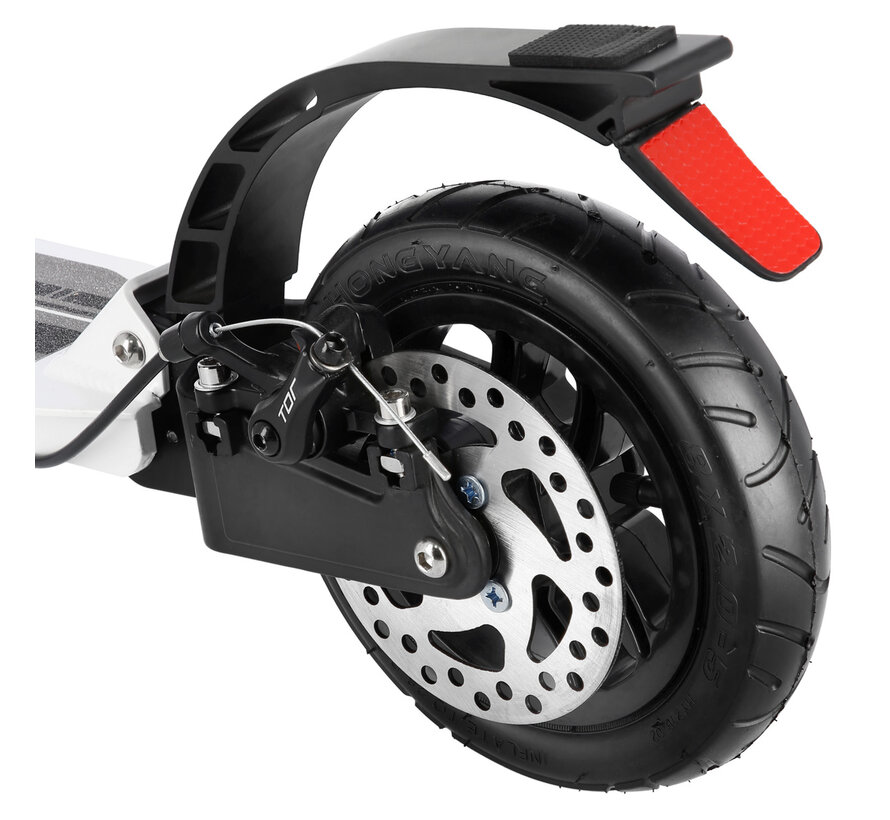 Schöner weißer Roller von Nils mit Handbremse