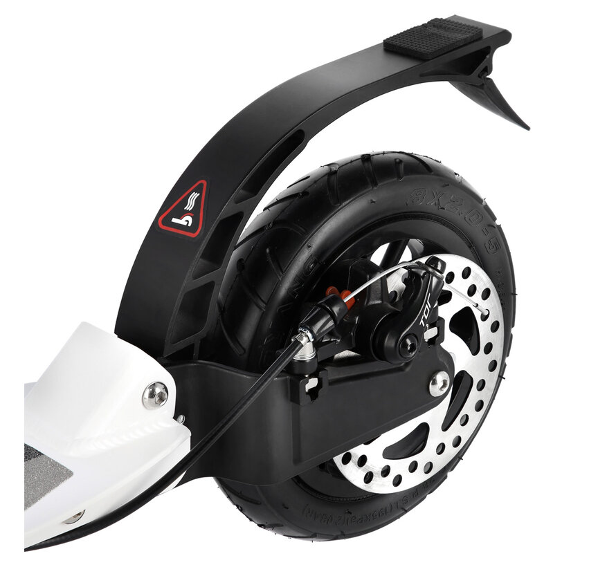 Bellissimo scooter bianco di Nils con freno a mano