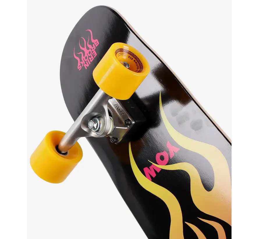 Yow Erin Brooks Power Blaze 31.5" Signature Series Surfskate – Compact high performance surftrainer voor snelle carves en explosieve pumping