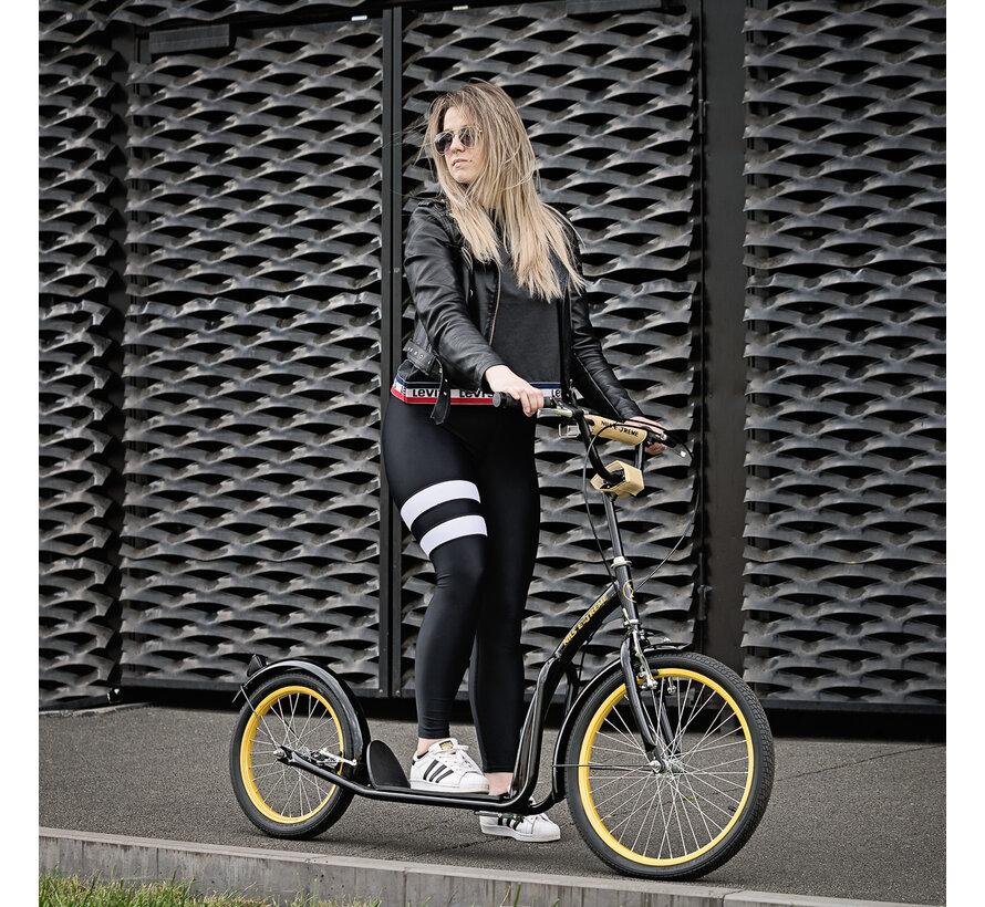 Trottinette électrique Nils Extreme WH200 Airstep Noir et Or 20/16 pouces avec pneus pneumatiques et grand cadre
