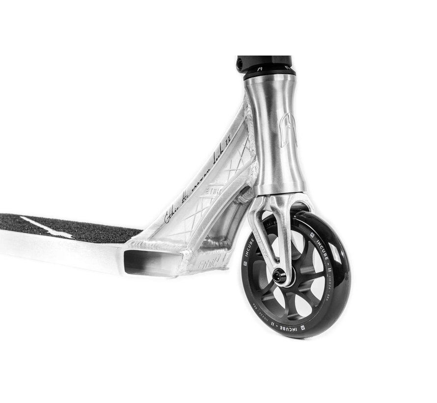 Trottinette freestyle Ethic Erawan V2 Brushed M, légère et complète, avec roues de 110 mm et compression IHC