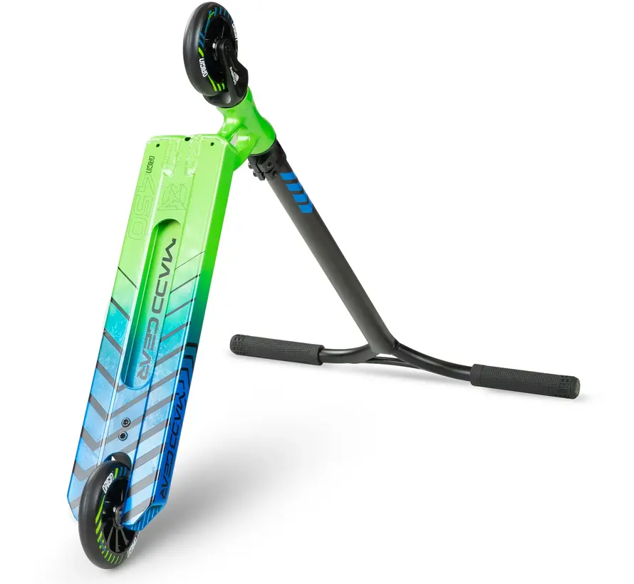 Patinete acrobático MGP Origin 450: un patinete de estilo libre robusto con ruedas Turbine de 110 mm y una configuración duradera lista para el parque.