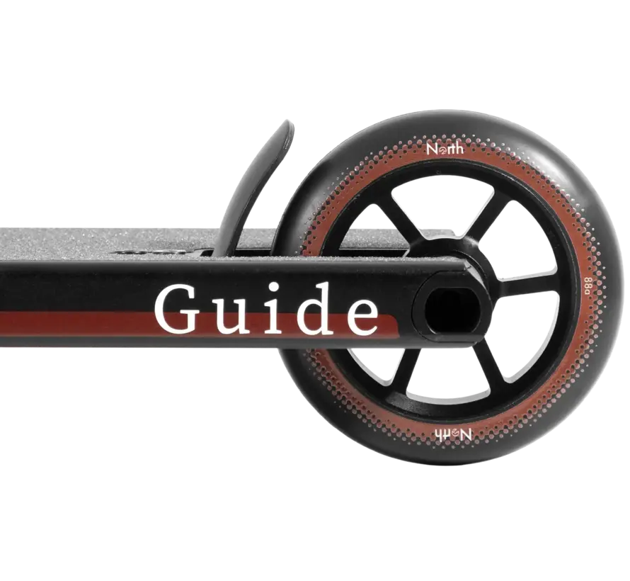 Monopattino acrobatico North Guide – Monopattino acrobatico professionale da strada con sistema di compressione SCS, pedana tagliata a scatola e massimo controllo per rider esperti.