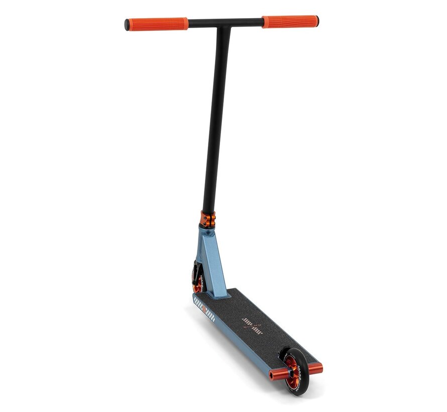 Trottinette freestyle Slamm Assault Pro bleue : trottinette freestyle professionnelle avec plateau en aluminium T6, compression IHC et roues à noyau en aluminium de 110 mm.