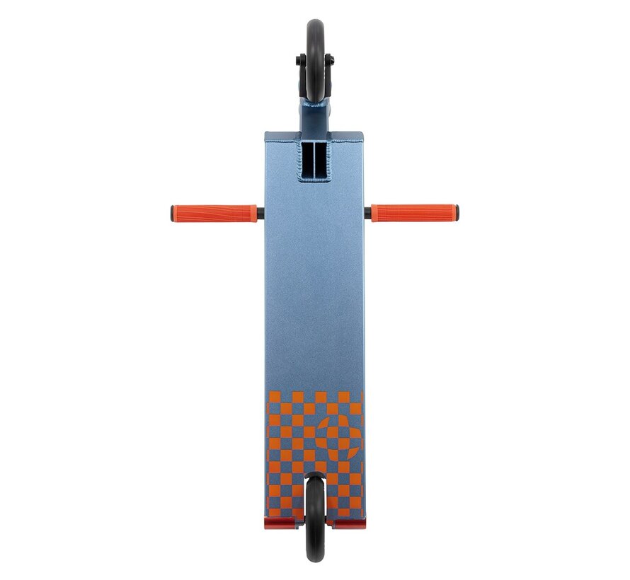 Patinete acrobático Slamm Assault Pro azul. Patinete acrobático profesional con plataforma de aluminio T6, compresión IHC y ruedas de núcleo de aluminio de 110 mm.