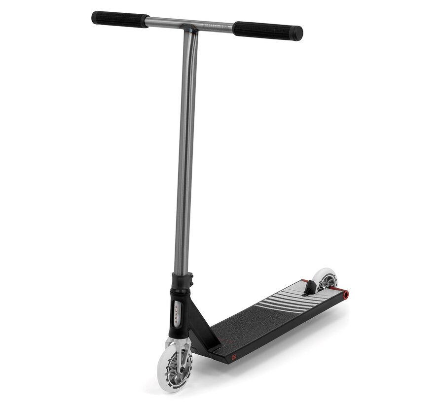 Slamm Strobe Pro Stunt-Scooter, Schwarz/Silber: Professioneller Stunt-Scooter mit breitem Deck, 115-mm-Rädern und IHC-Kompressionssystem für Park und Street.