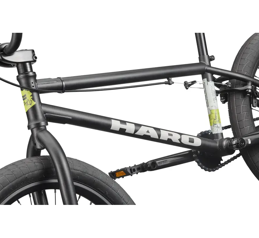 Bicicleta BMX Haro BLVD 20 negra mate, estilo libre, con cuadro moderno para park, calle y trucos para principiantes.