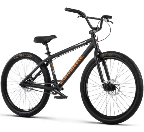 Radio Bicicletta freestyle Radio Legion 26 Wheelie Bike Copper Splatter con grandi ruote da 26 pollici e robusto assetto da strada.