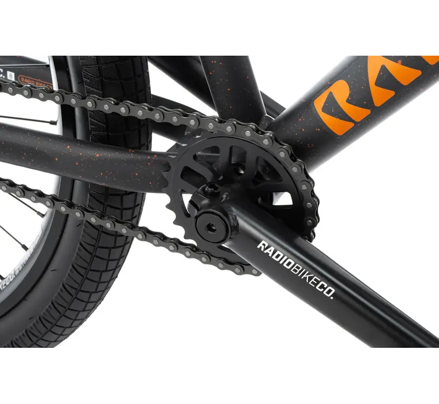 Bicicleta Radio Legion 26 Wheelie Bike Copper Splatter Freestyle Bike con ruedas grandes de 26 pulgadas y configuración robusta para calle.