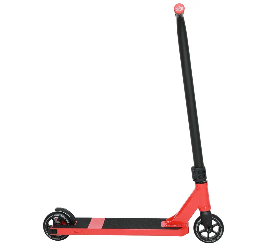 Patinete acrobático NKD Rally rojo, patinete acrobático freestyle con ruedas de núcleo de aluminio HIC Compression de 110 mm y altura total de 85 cm.