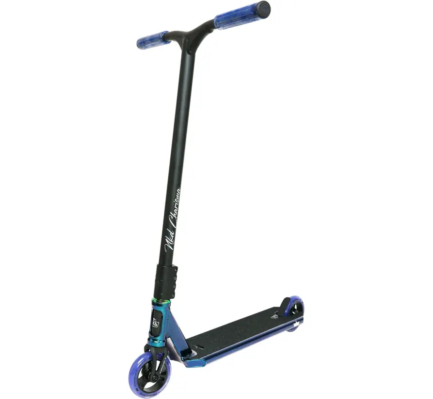 Trottinette freestyle NKD Rizz noire et violette, légère et maniable, idéale pour le park et la rue.