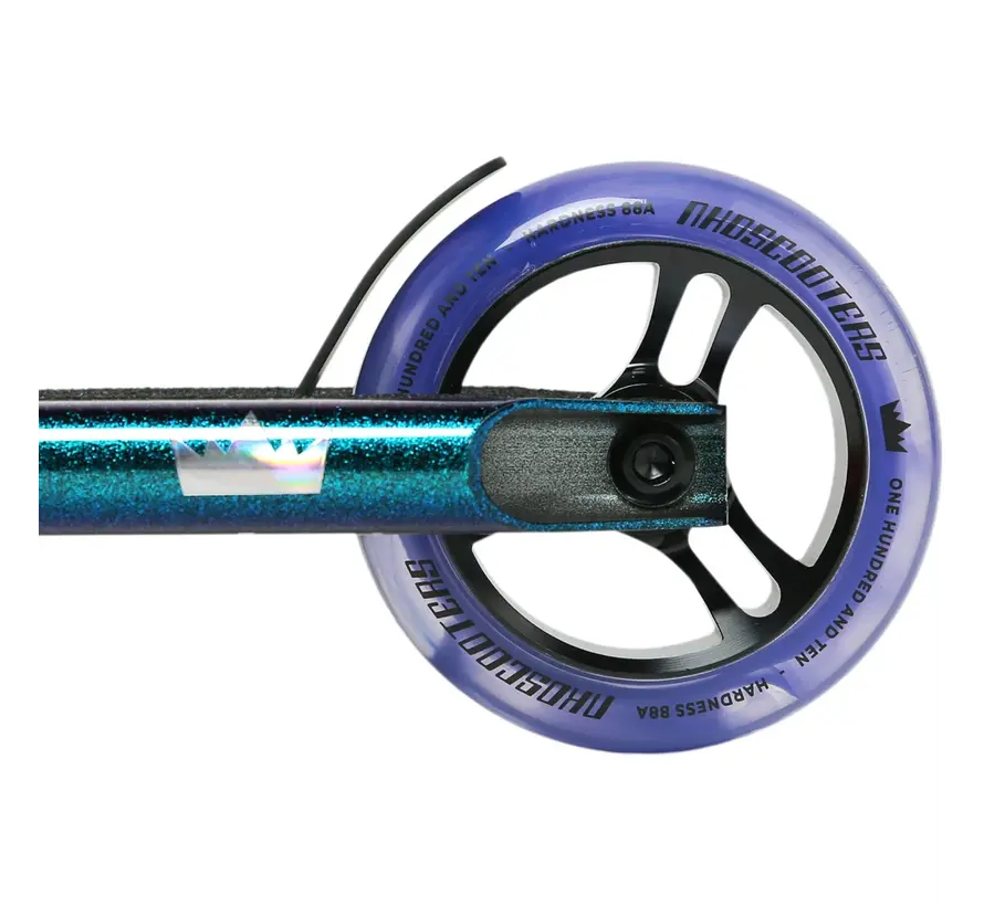 Monopattino acrobatico NKD Rizz nero e viola, leggero, ideale per freestyle, park e street riding, con configurazione maneggevole.