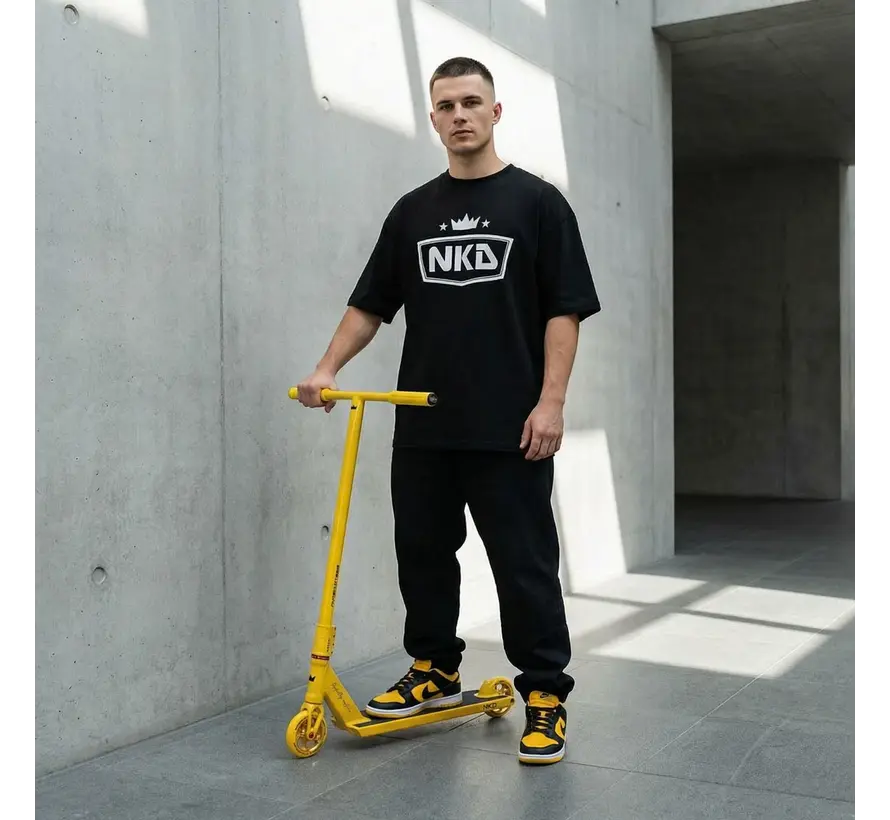 Patinete acrobático NKD Mood amarillo, ligero, para estilo libre, ideal para parques y calles, con manejo suave.