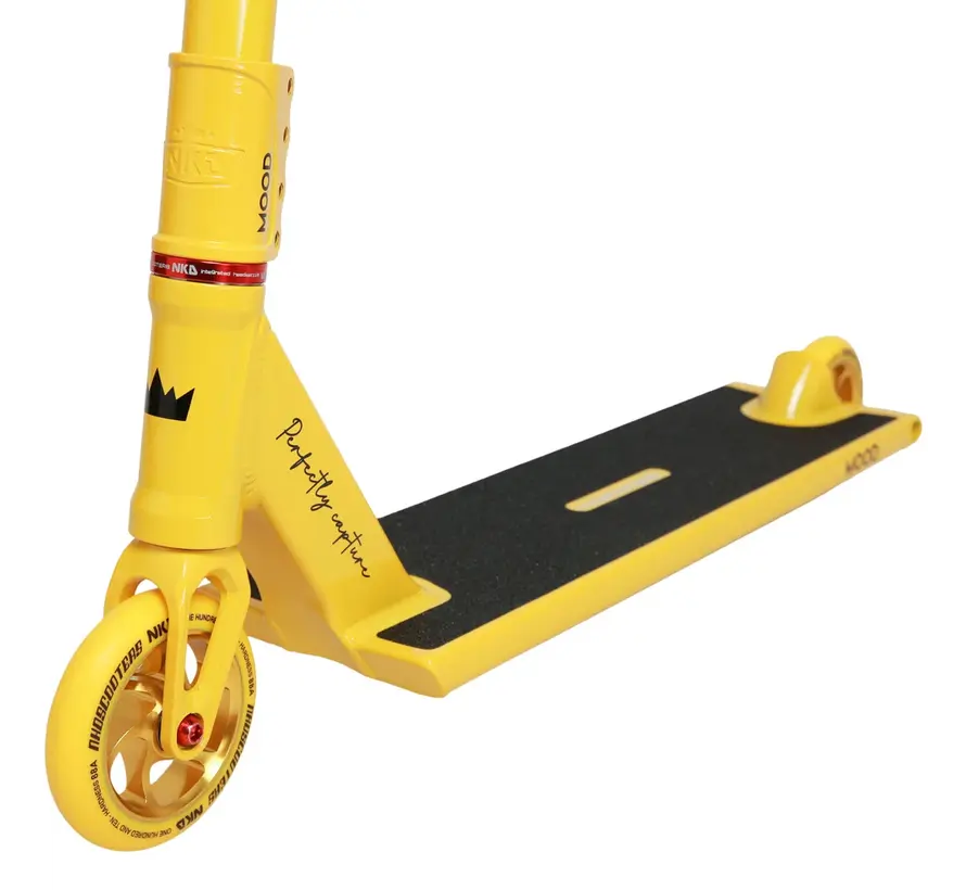 NKD Mood Stuntstep Yellow Lichtgewicht Freestyle Stuntstep voor Park en Street Riding met Soepele Handling