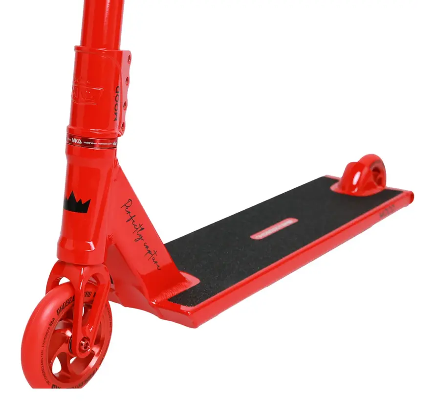 Patinete acrobático NKD Mood rojo, ligero, para estilo libre, con sistema de compresión HIC y ruedas de 110 mm para parques y calles.
