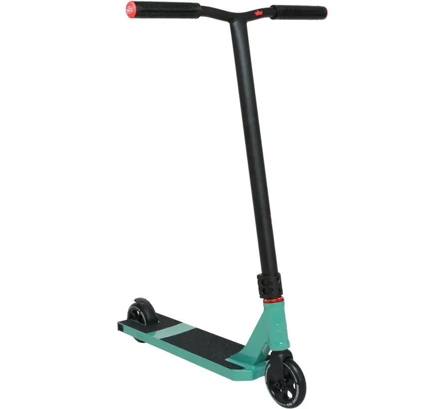 Trottinette freestyle NKD Rally verte et légère, idéale pour le park et la rue, avec une configuration maniable.