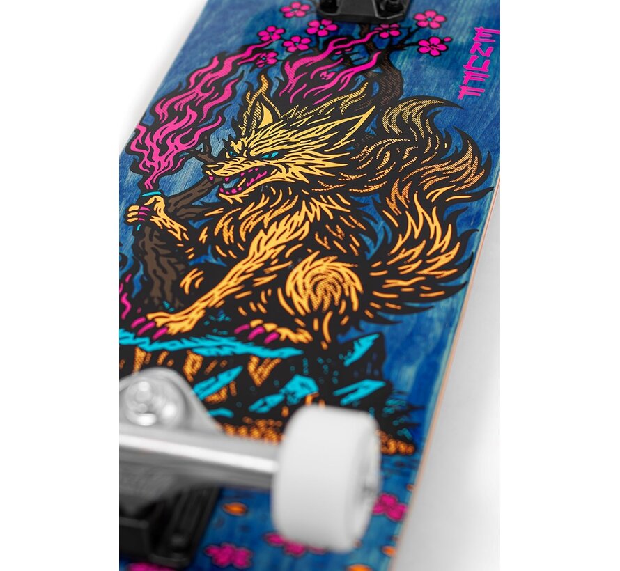 Skateboard complet Enuff Yokai Kitsune 8,25" avec graphisme Kitsune japonais, idéal pour le street et le skatepark.