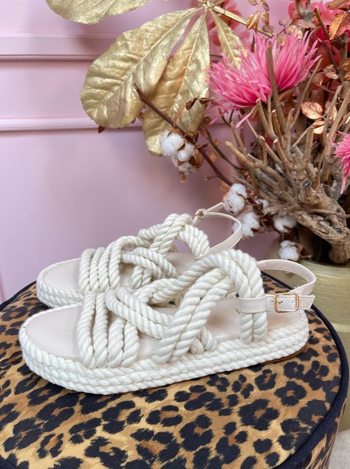 Braided sandels creme