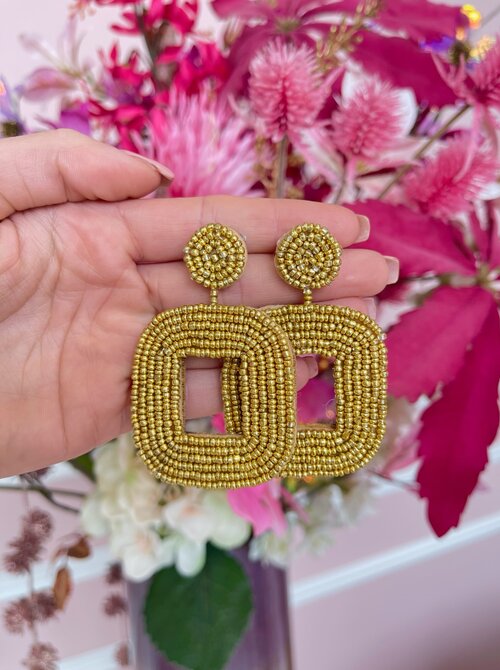 Earrings beaded oval gold