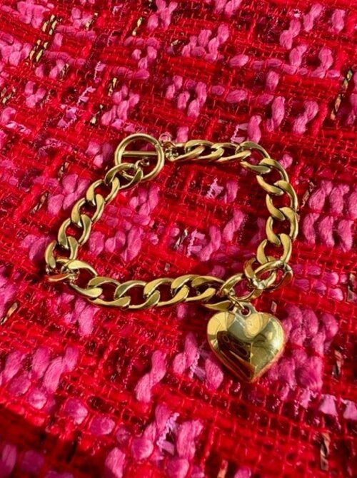 Golden bracelet with hart