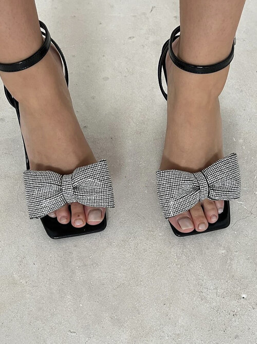 Anastasia bow heels